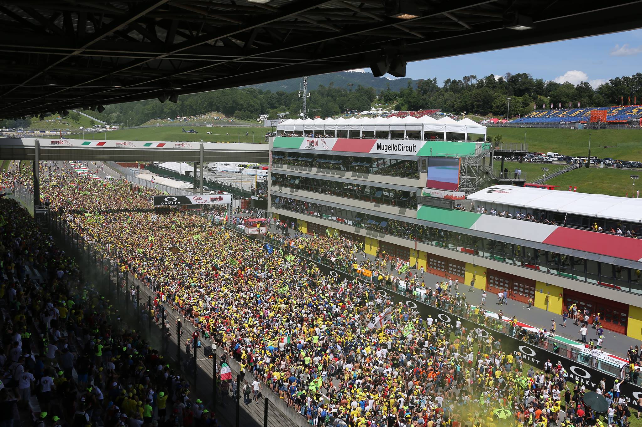 Folla sul rittilineo post MotoGP